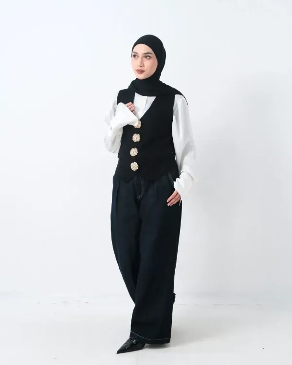 Claira Embossed Buttons Vest (Special Black)